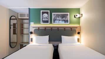 Habitación estándar, 2 camas individuales | Ropa de cama de alta calidad, escritorio, cortinas opacas y wifi gratis