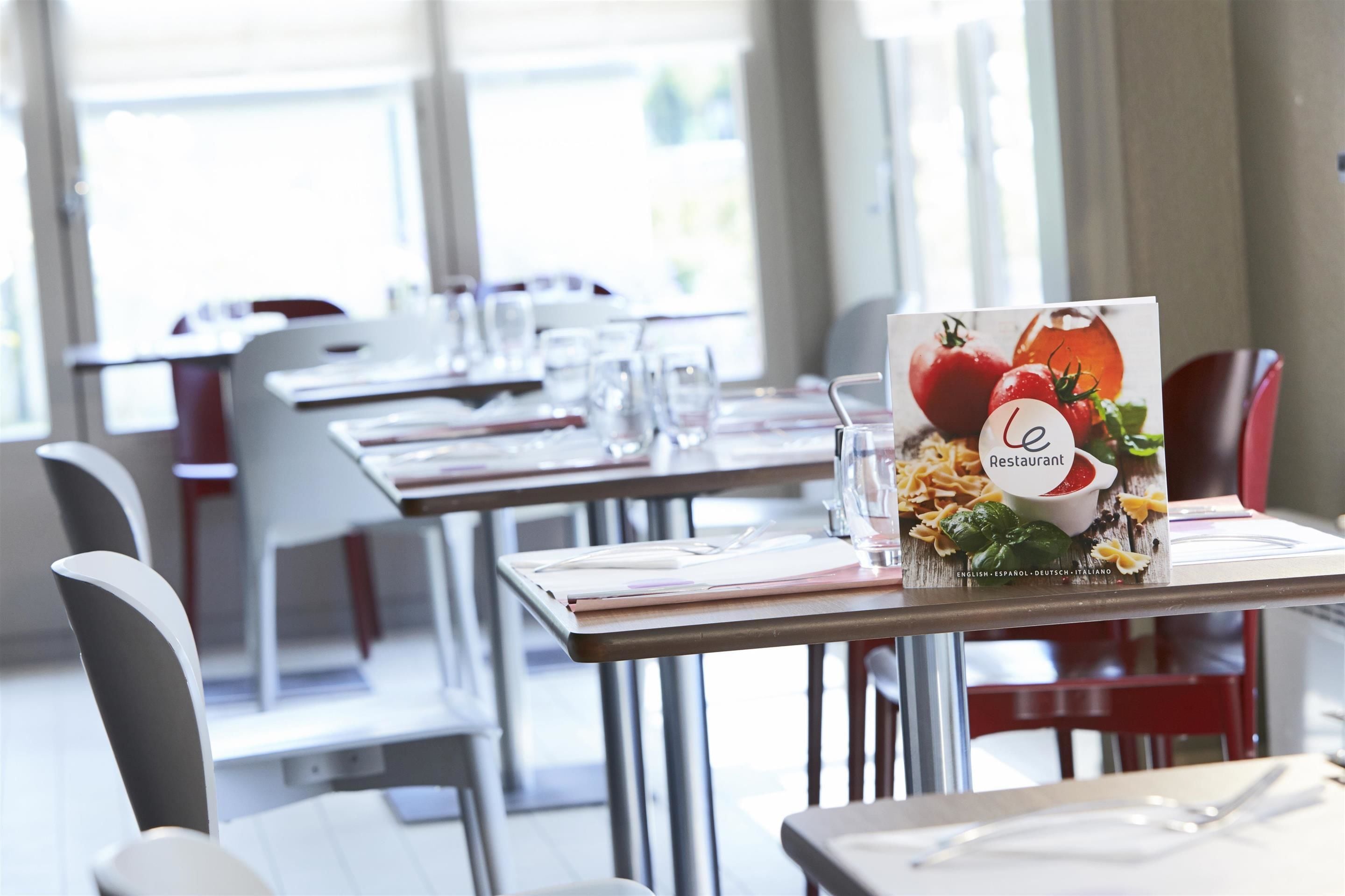 Déjeuner et dîner servis sur place, spécialités Cuisine française