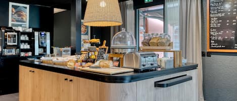 Desayuno buffet todos los días (con cargo)