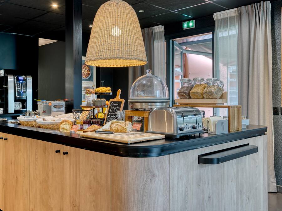 Café da manhã com buffet todos os dias mediante uma taxa