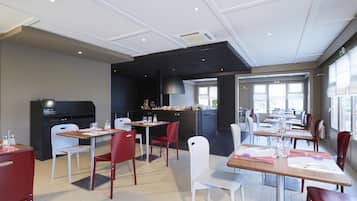 Lunch and dinner served, French cuisine