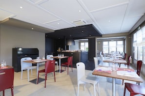 Lunch and dinner served, French cuisine - Campanile Lille Ouest - Lomme (Lille)