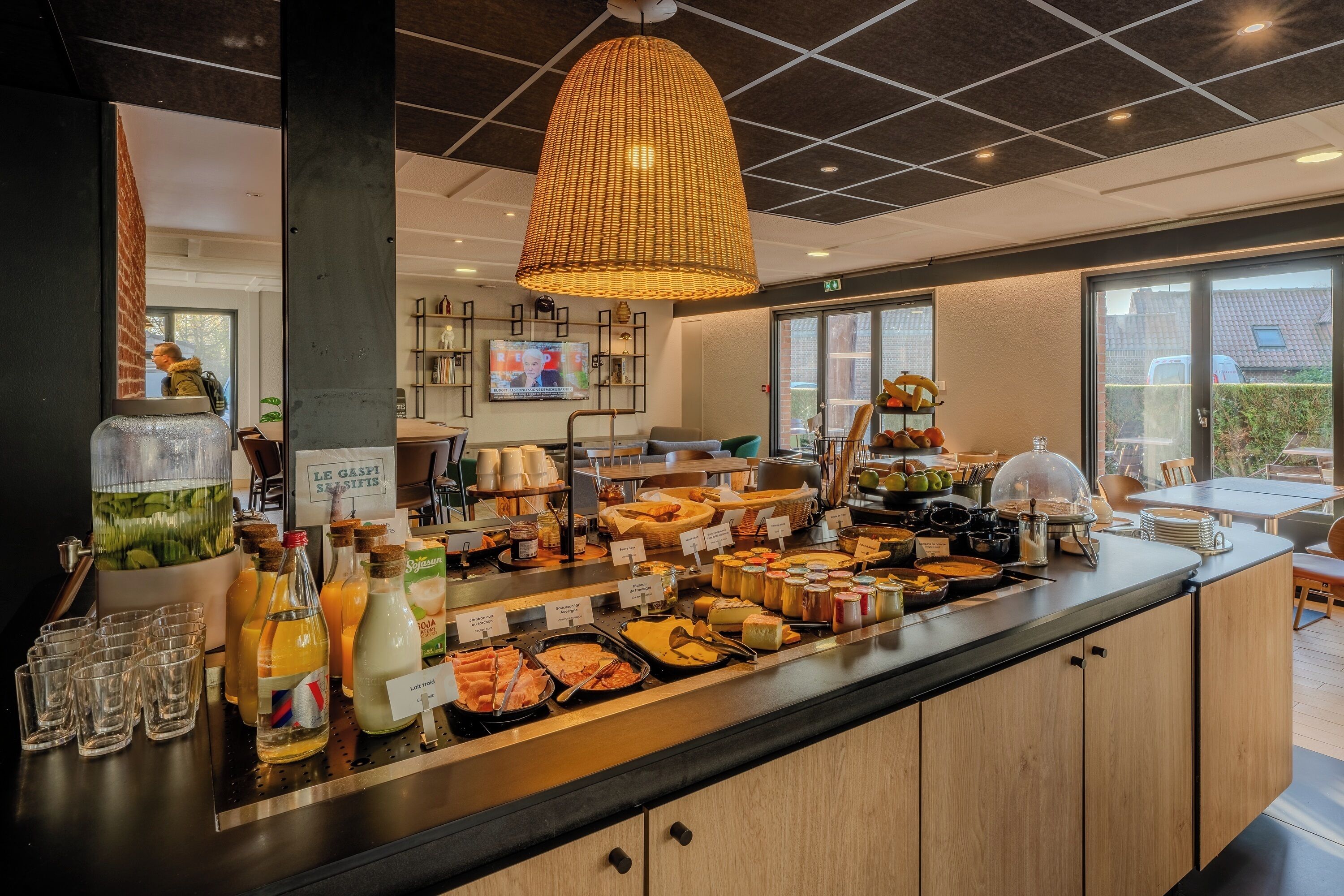 daily buffet breakfast (eur 13.90 per person)