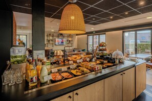 Daily buffet breakfast for a fee - Campanile NATURE - Lille Est Villeneuve-d'Ascq (Villeneuve-d'Ascq)