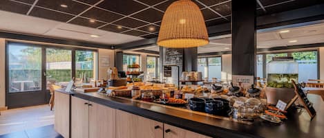 Daily buffet breakfast (EUR 13.90 per person)