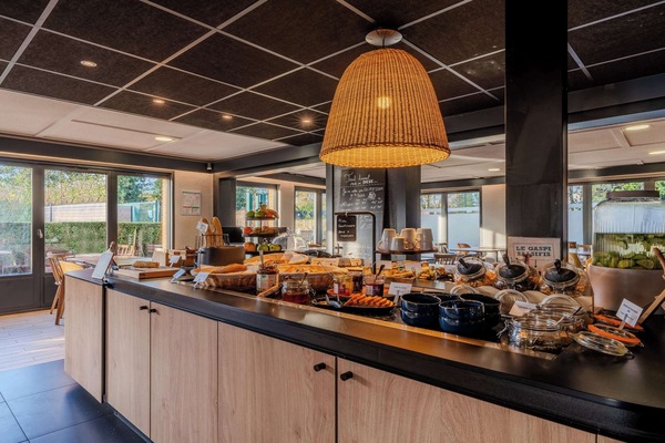 Daily buffet breakfast for a fee