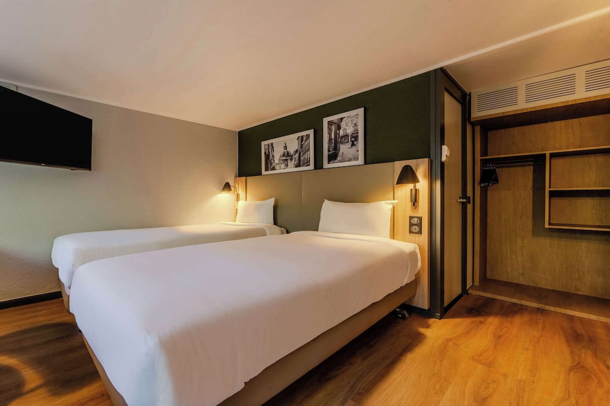 Standaard kamer, 2 eenpersoonsbedden | Luxe beddengoed, een bureau, verduisterende gordijnen