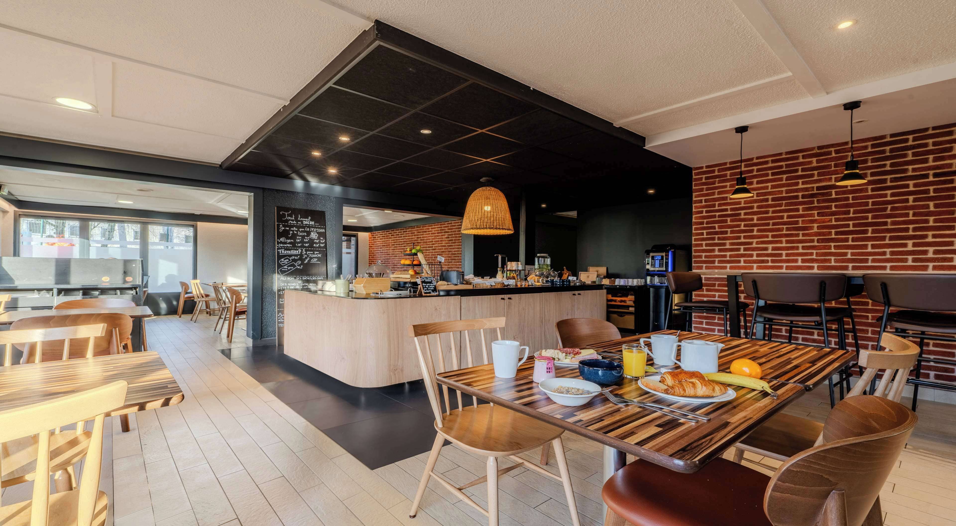 breakfast, lunch, dinner served; french cuisine