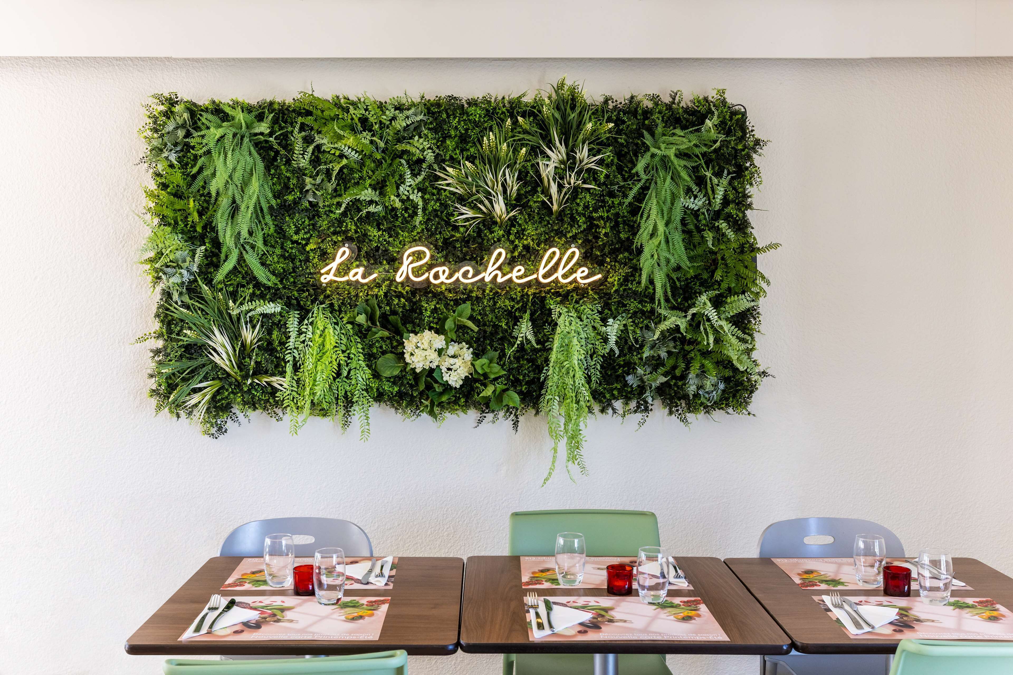 朝食、ランチ、ディナーに営業 (郷土料理)