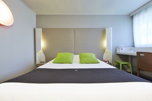 Rom – standard, 1 dobbeltseng (Junior Bed up to 10 years) | Skrivebord, blendingsgardiner, strykejern/-brett og wi-fi (inkludert)