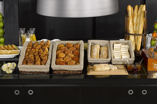 Daily buffet breakfast for a fee