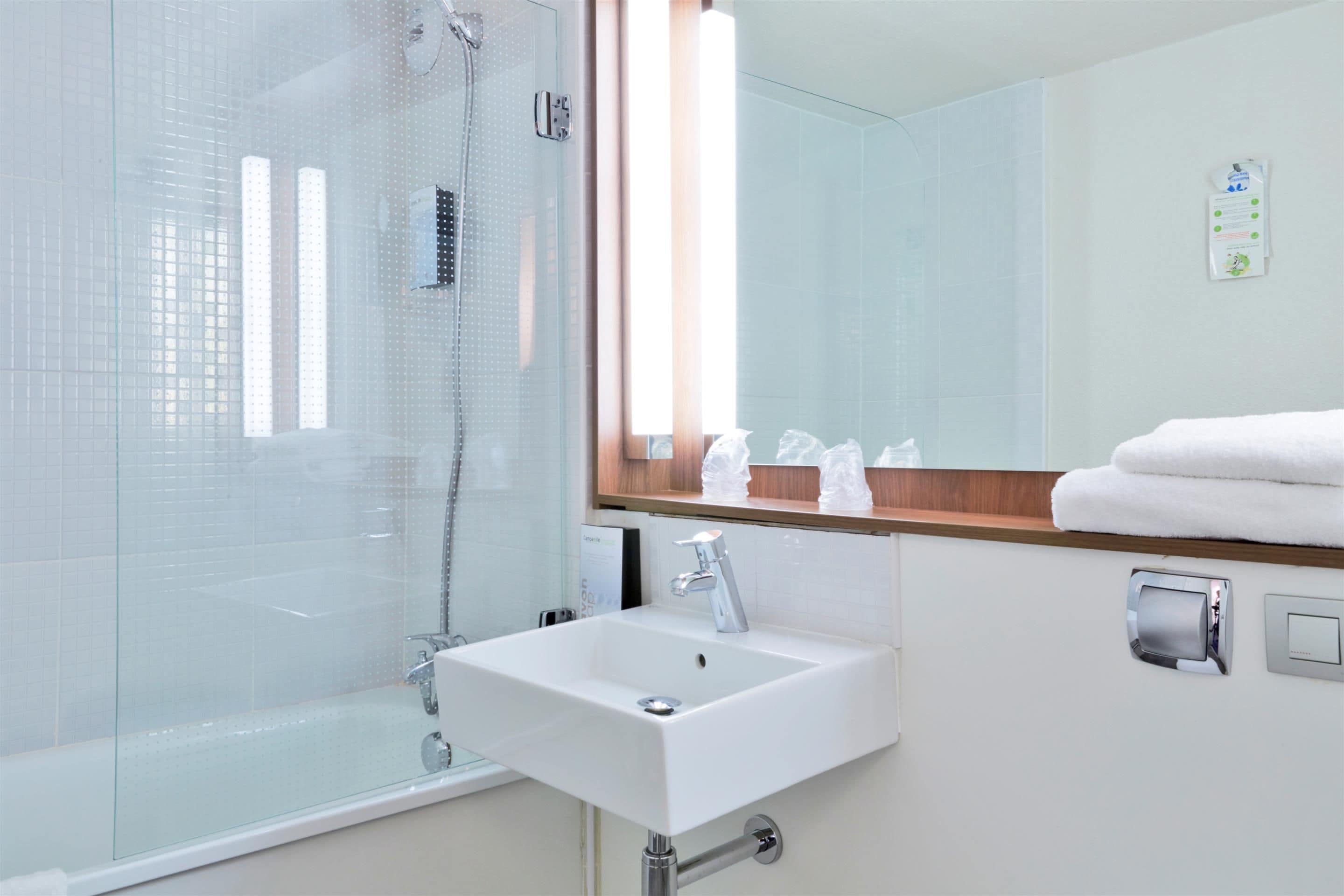 Ensemble douche/baignoire, articles de toilette écologiques