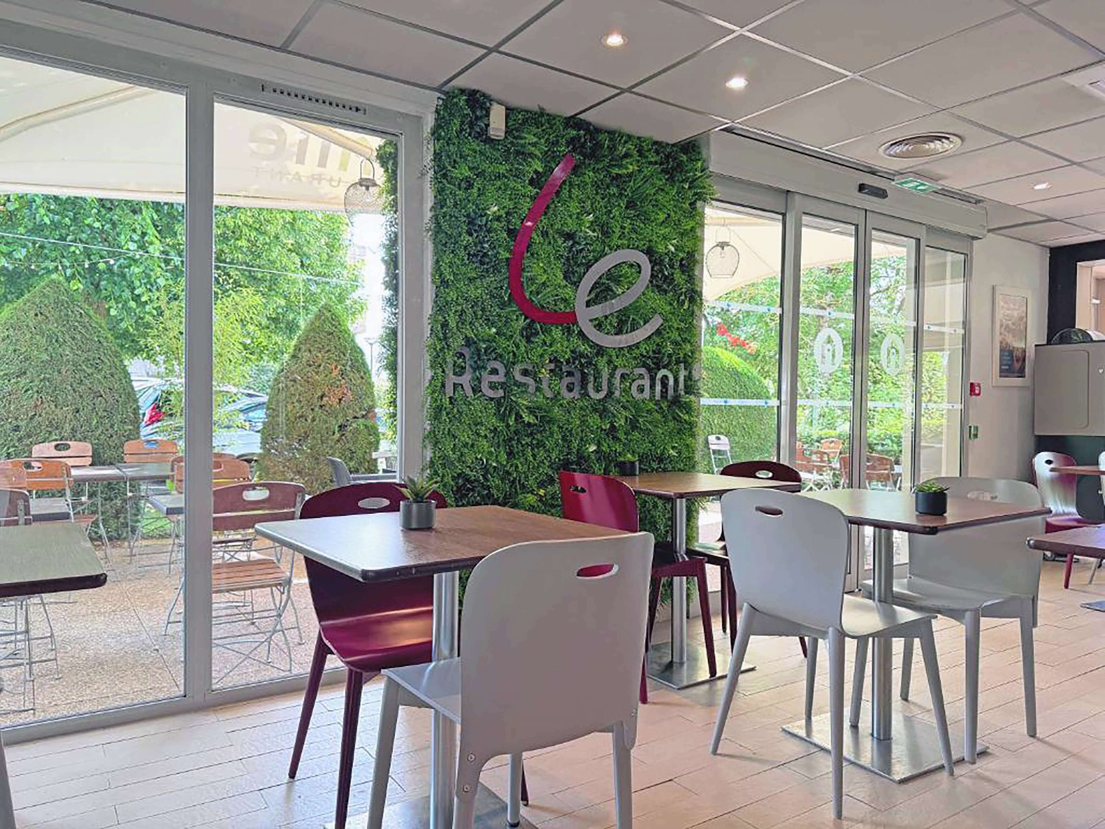 Frokost og middag serveres, franske retter