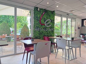 Breakfast and dinner served, French cuisine