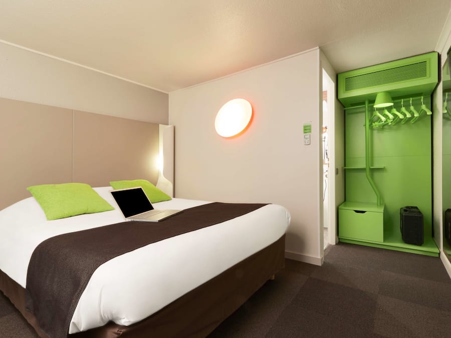 Roba de llit d'alta qualitat, mobiliari individual i escriptori