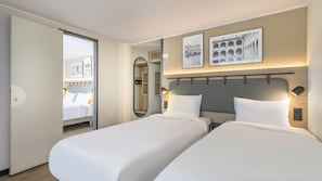 Standardzimmer, Mehrere Betten, Verbindungszimmer | Hochwertige Bettwaren, Schreibtisch, schallisolierte Zimmer