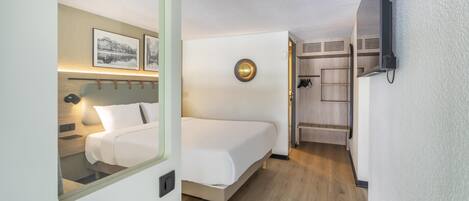 Superior Room, 1 King Bed with Sofa bed | Premium bedding, desk, soundproofing, iron/ironing board