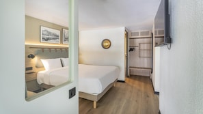 Habitación superior, 1 cama de matrimonio grande con sofá cama | Ropa de cama de alta calidad, escritorio, sistema de insonorización