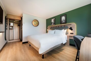 Superior Room, 1 King Bed