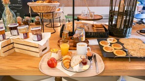 Desayuno buffet todos los días (con cargo) 