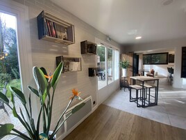 Breakfast and dinner served