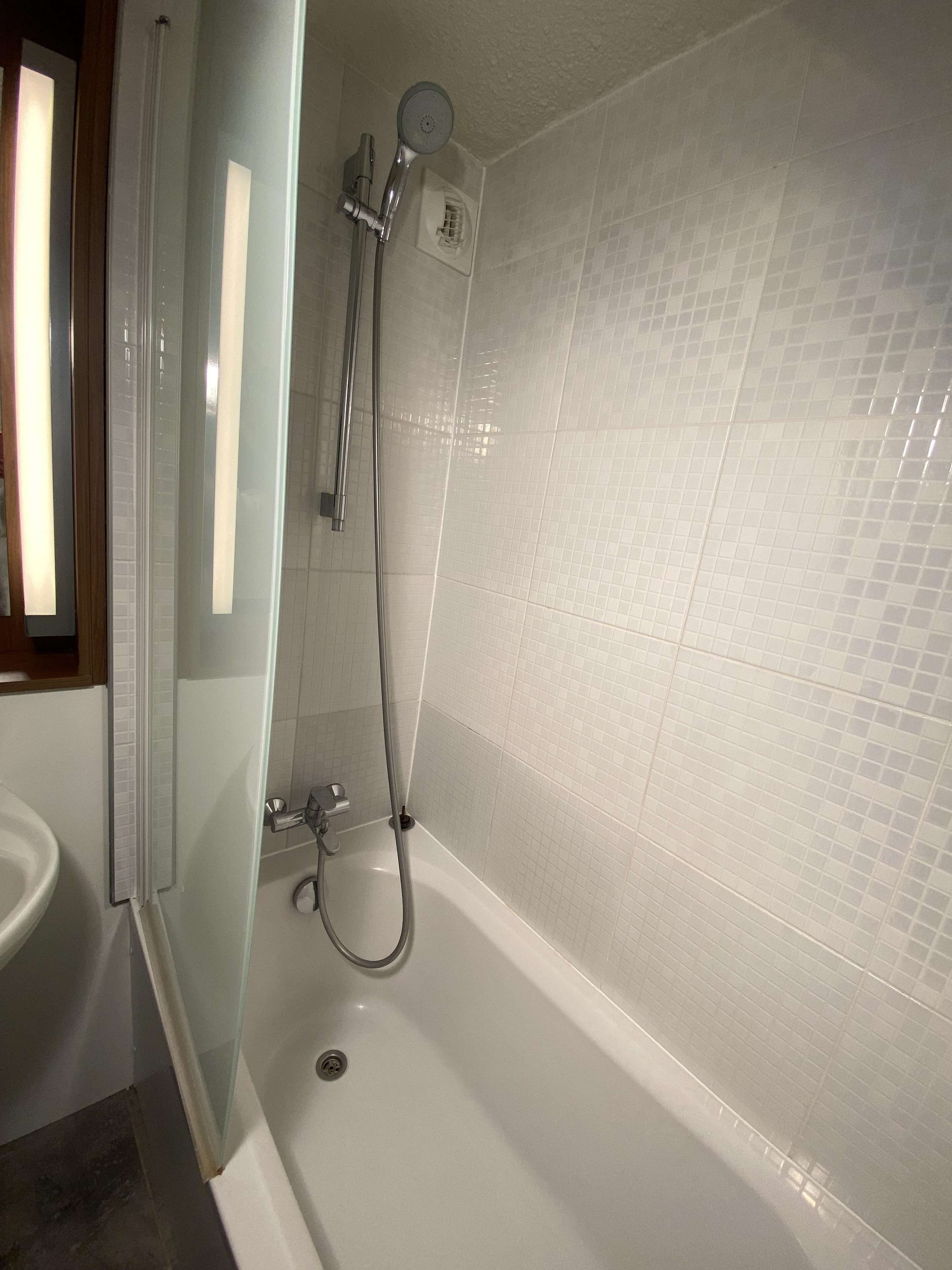 combined shower/bathtub, deep-soaking bathtub, eco-friendly toiletries