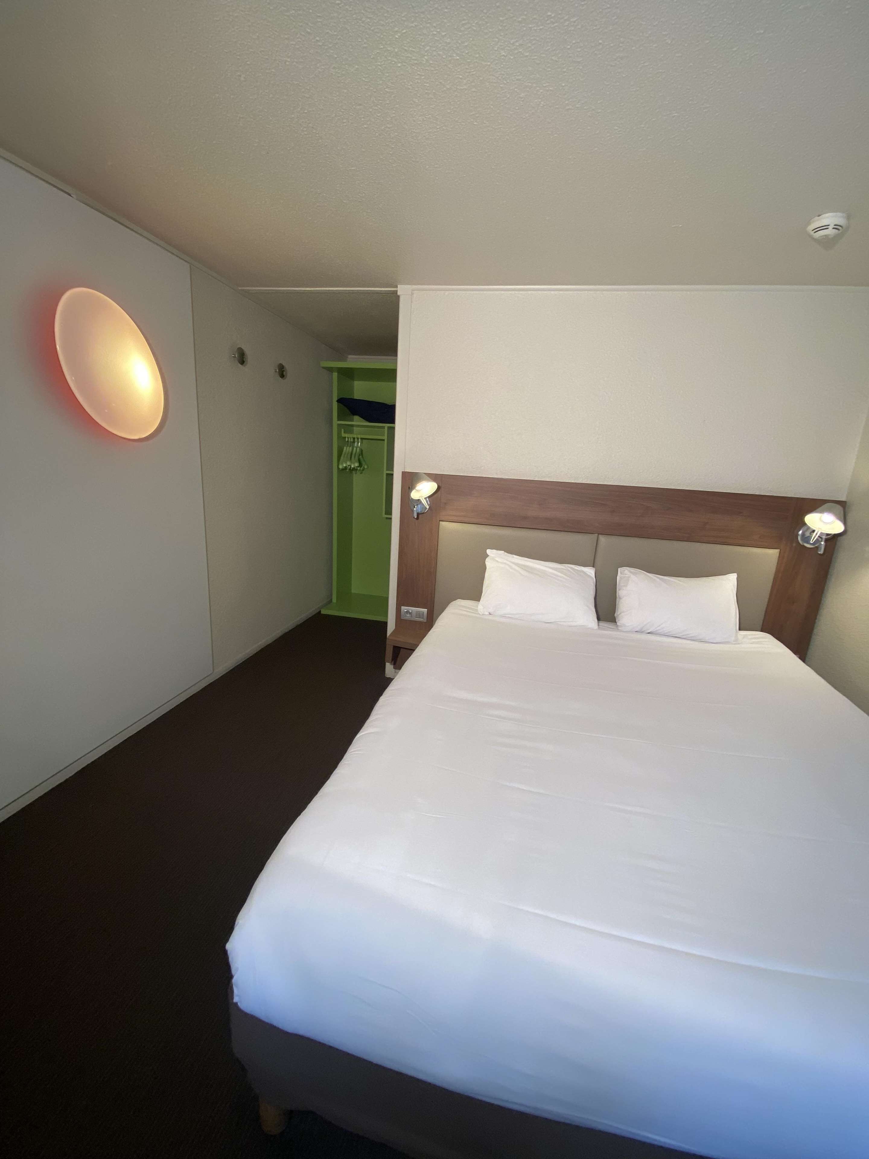 standard room, 1 double bed | desk, soundproofing, iron/ironing board, free cots/infant beds