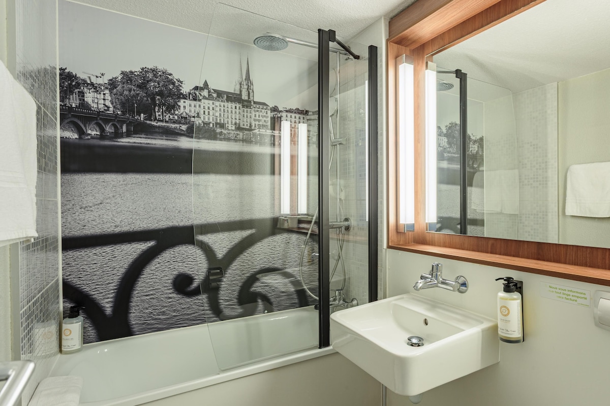 Eco-friendly toiletries, hair dryer, towels