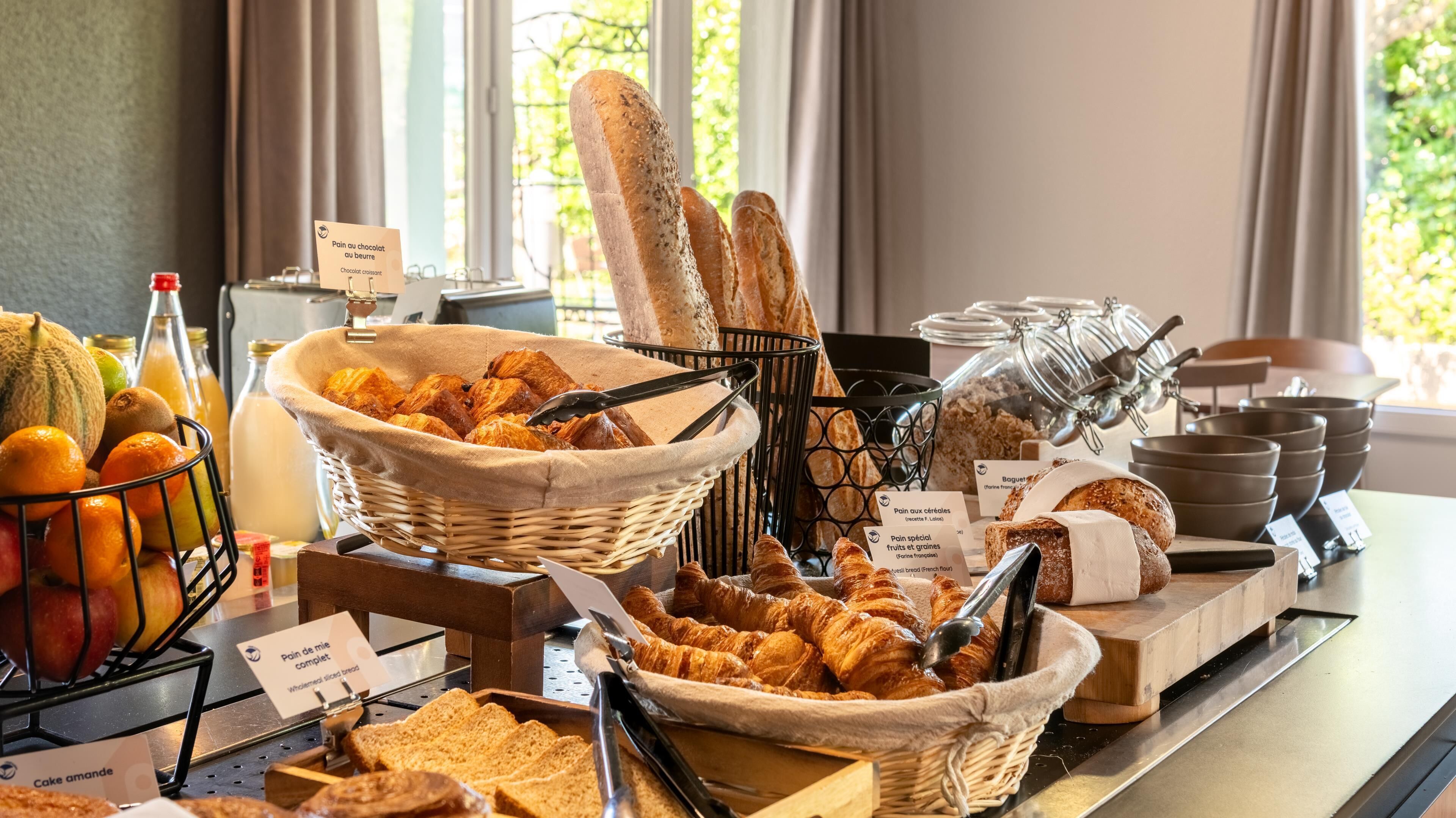 Daily buffet breakfast for a fee