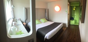 Standardzimmer, 1 Doppelbett | Hochwertige Bettwaren, Schreibtisch, Verdunkelungsvorhänge