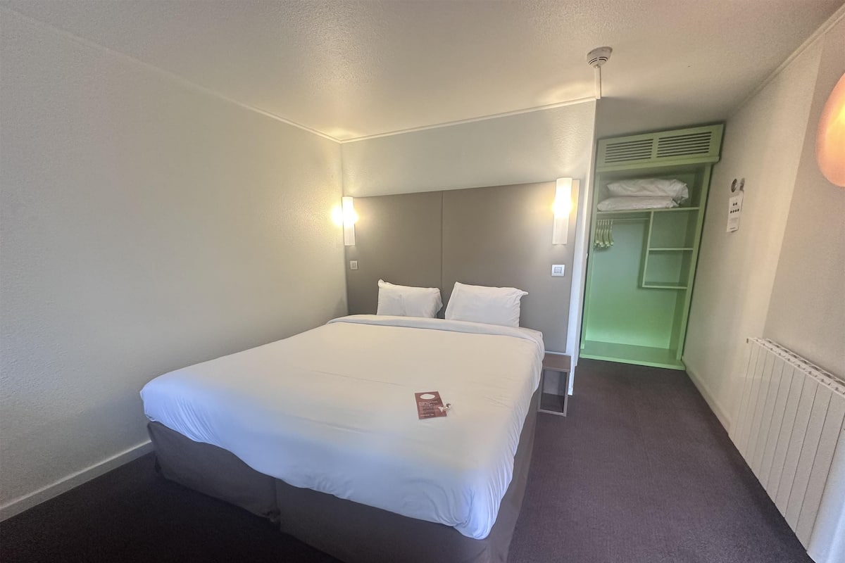 Standardzimmer, 1 Doppelbett | Hochwertige Bettwaren, Schreibtisch, Verdunkelungsvorhänge