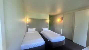 Literie de qualité supérieure, bureau, rideaux occultants, Wi-Fi gratuit