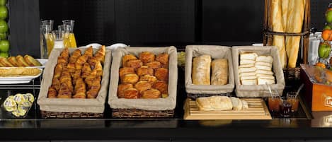 Frokostbuffé hver dag (EUR 13.90 per person)