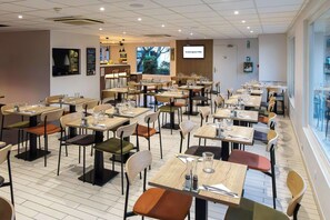 Lunch and dinner served, French cuisine