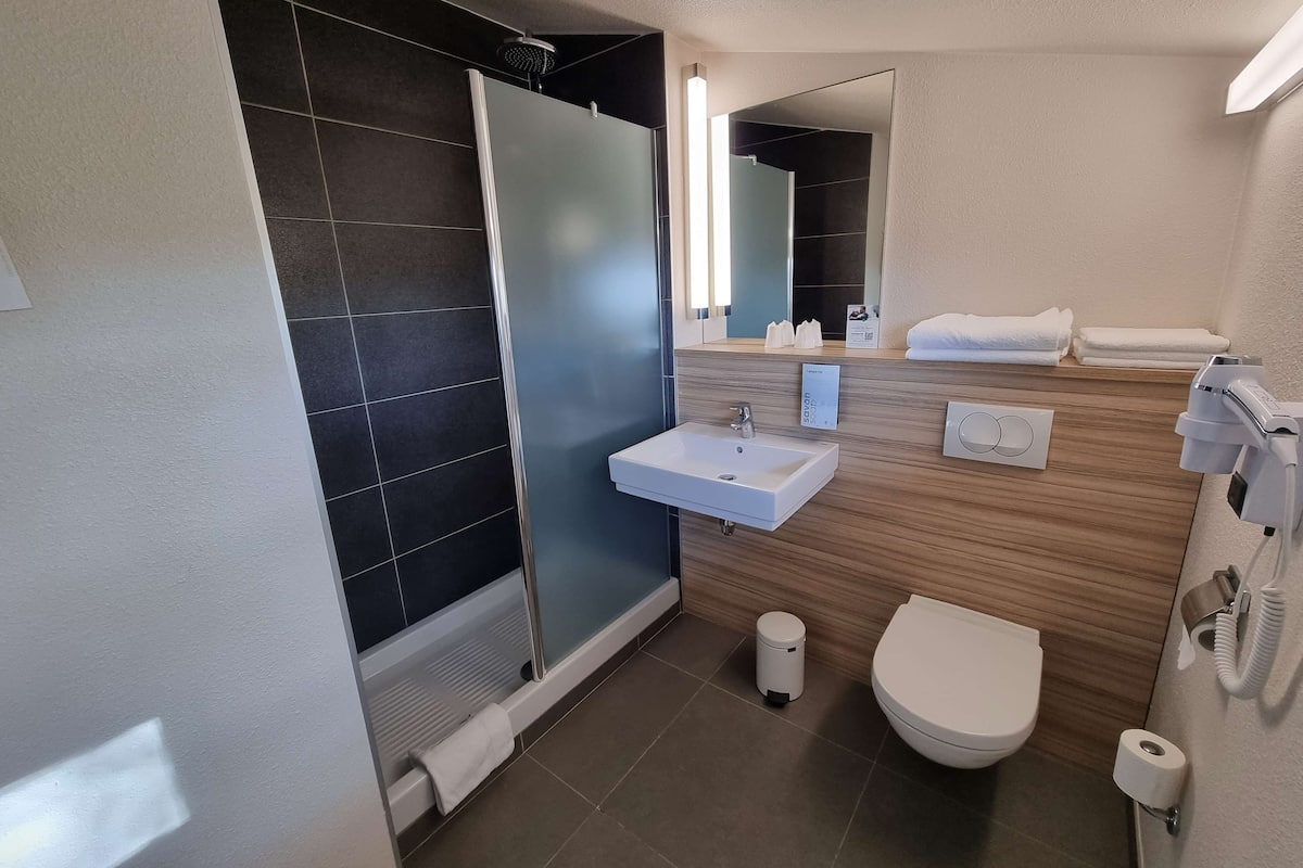 standard room, 2 double beds | bathroom | eco-friendly toiletries, hair dryer, towels