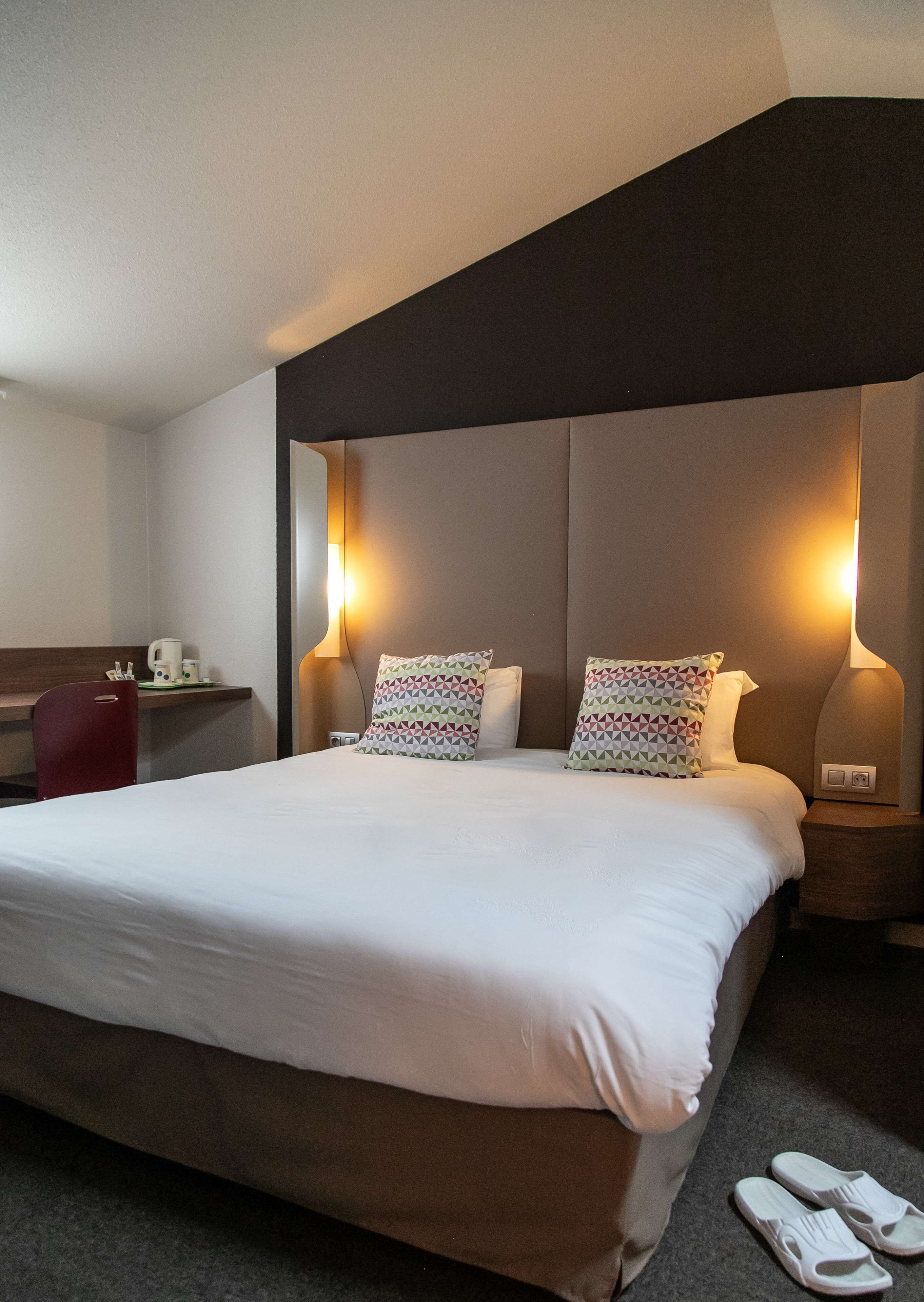 room, multiple beds | premium bedding, desk, laptop workspace, soundproofing