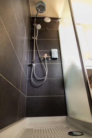 Amenidades de baño ecológicas, secadora de cabello, toallas 