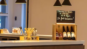 A bar area with a chalkboard menu, wooden chairs, and bottles of beer. - Hotel Campanile Toulouse - Blagnac Aéroport (Blagnac)