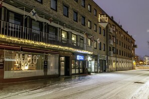 Façade de l’hébergement - soirée/nuit