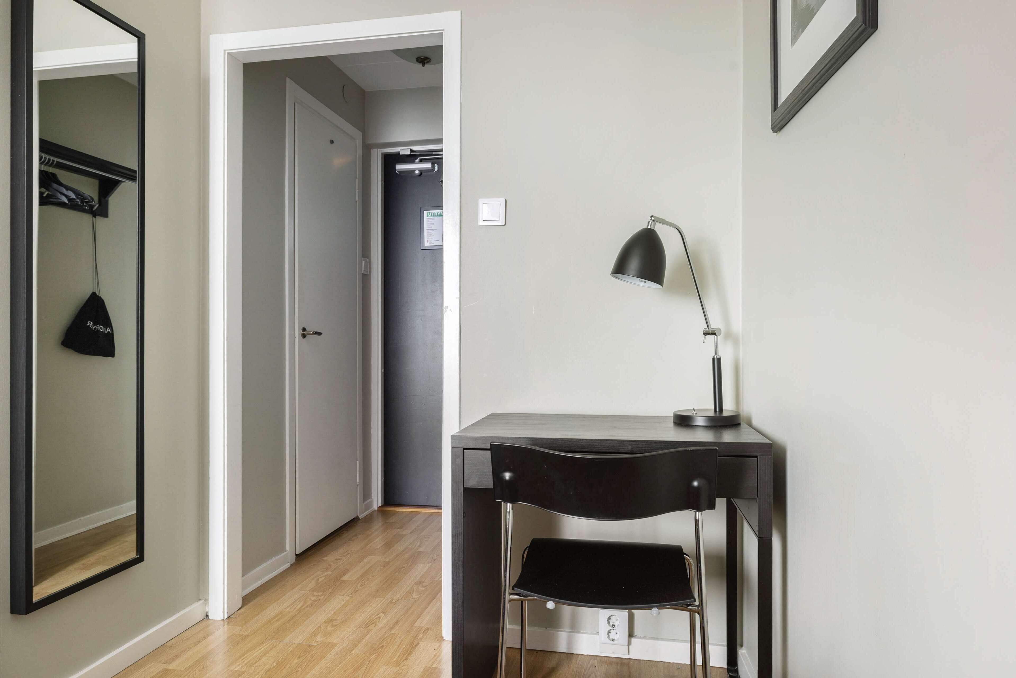 Bureau, Wi-Fi gratuit, draps fournis