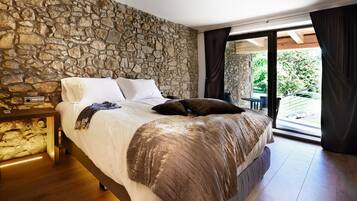 Suite, 1 llit de matrimoni | Minibar, decoració individual i mobiliari individual