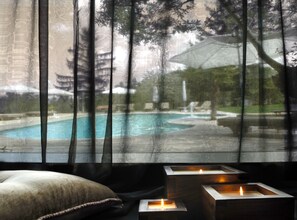 Indoor pool, outdoor pool, pool loungers - Rusticae Hotel Urbisol (Calders)