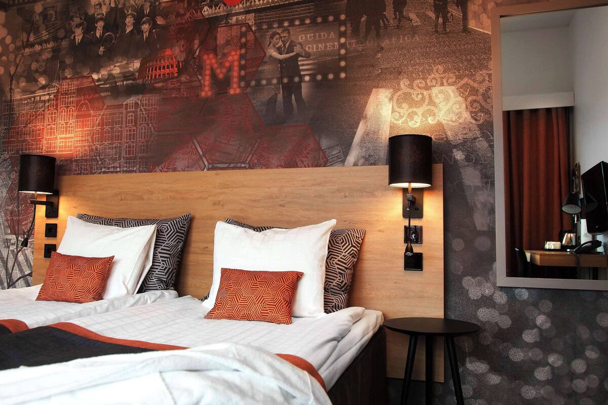 superior room, 1 king bed | desk, iron/ironing board, free wifi, bed sheets