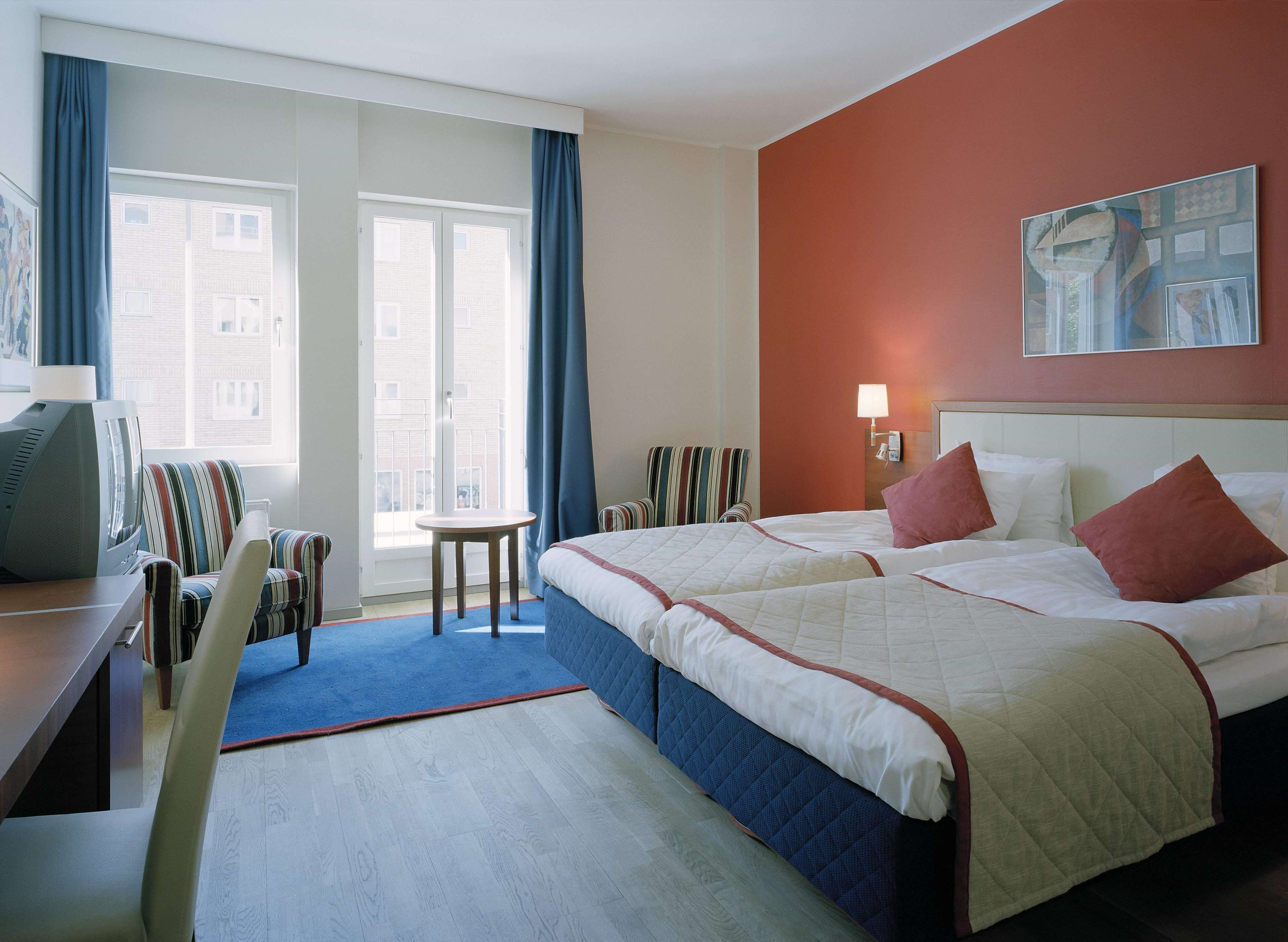 Bureau, fer et planche à repasser, Wi-Fi gratuit, draps fournis