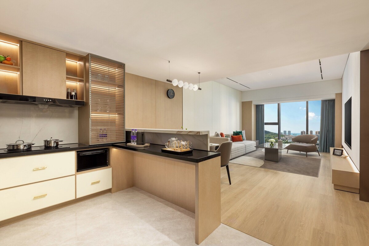 Suite, 1 Bedroom, Kitchen (Dining Area)