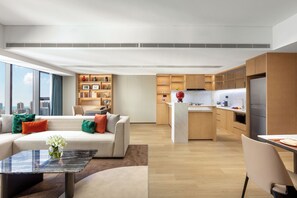 Suite, 1 Bedroom, Kitchen (Dining Area) - Crowne Plaza Dalian Kerren by IHG (Dalian)