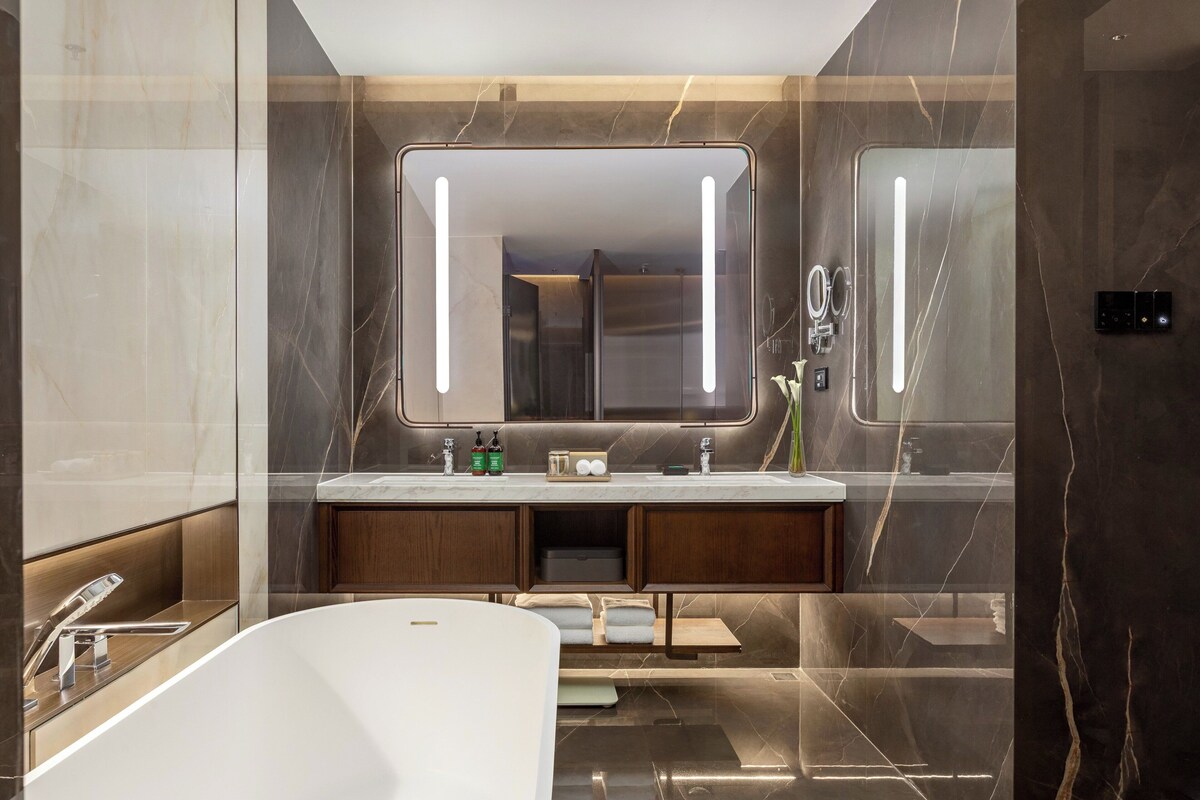 Suite (Crowne Plaza)