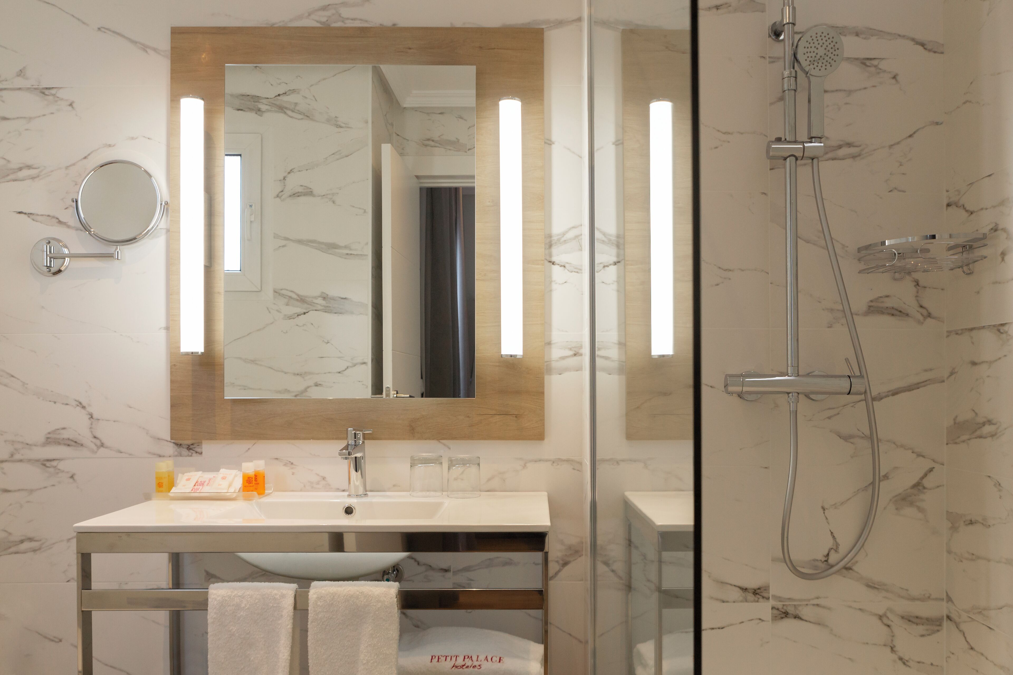 double room, terrace | bathroom | shower, hydromassage showerhead, free toiletries, hair dryer