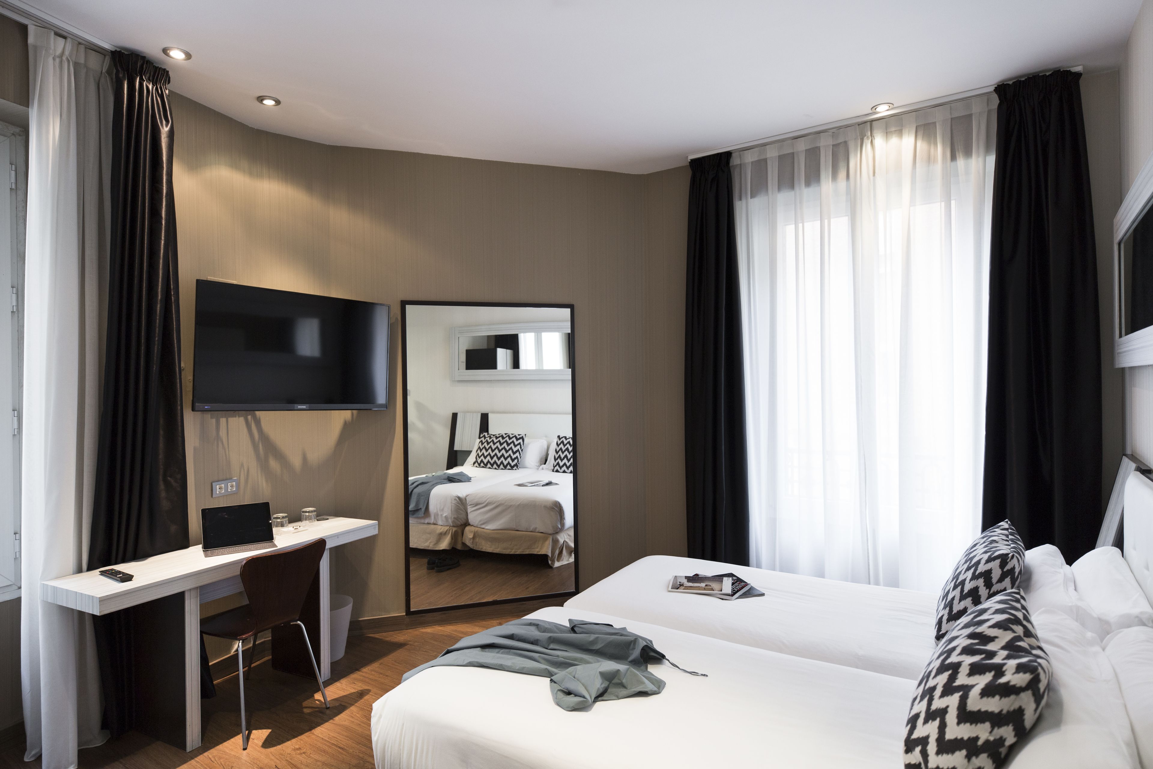 1 bedroom, in-room safe, desk, blackout curtains