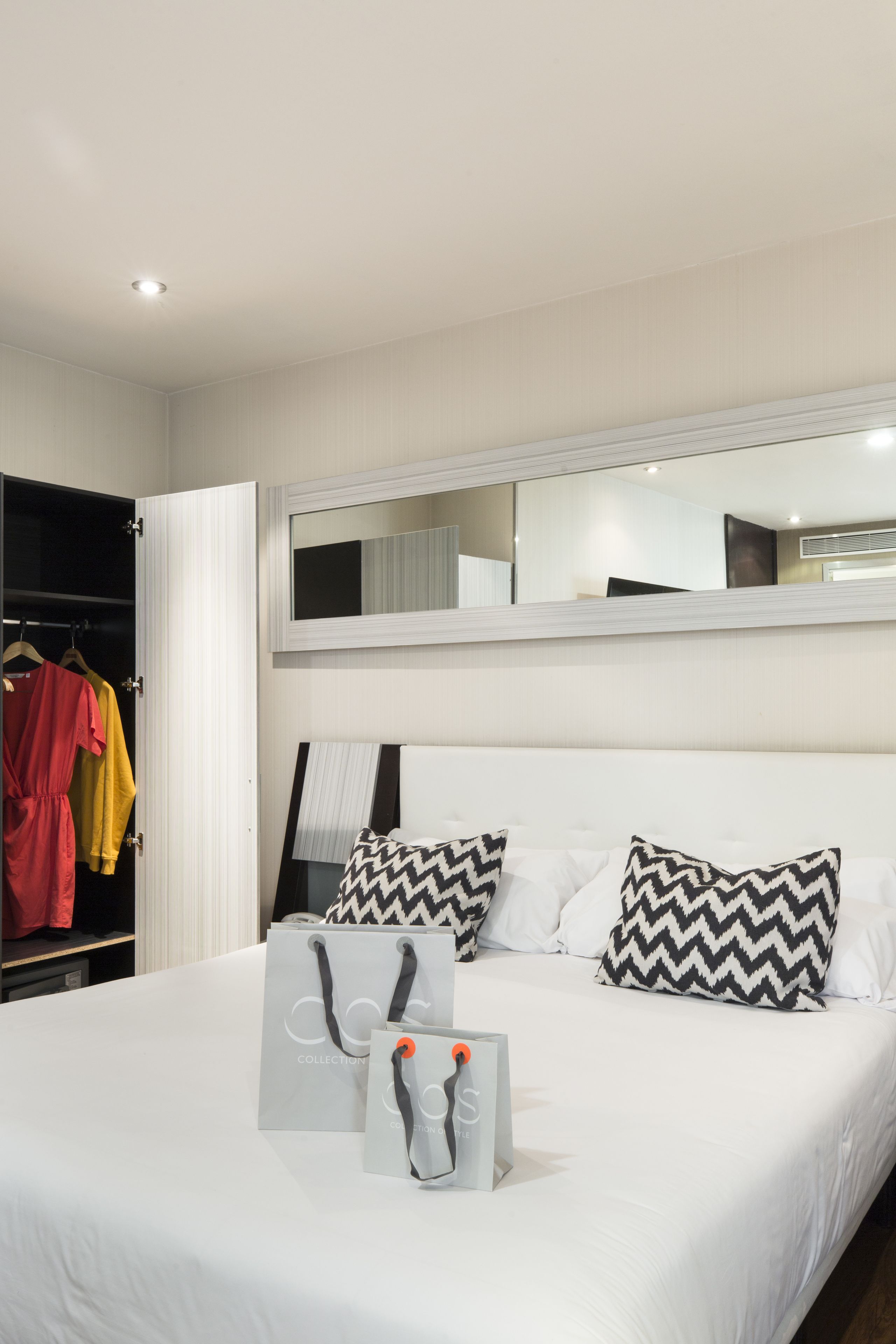 standard double room | 1 bedroom, in-room safe, desk, blackout curtains